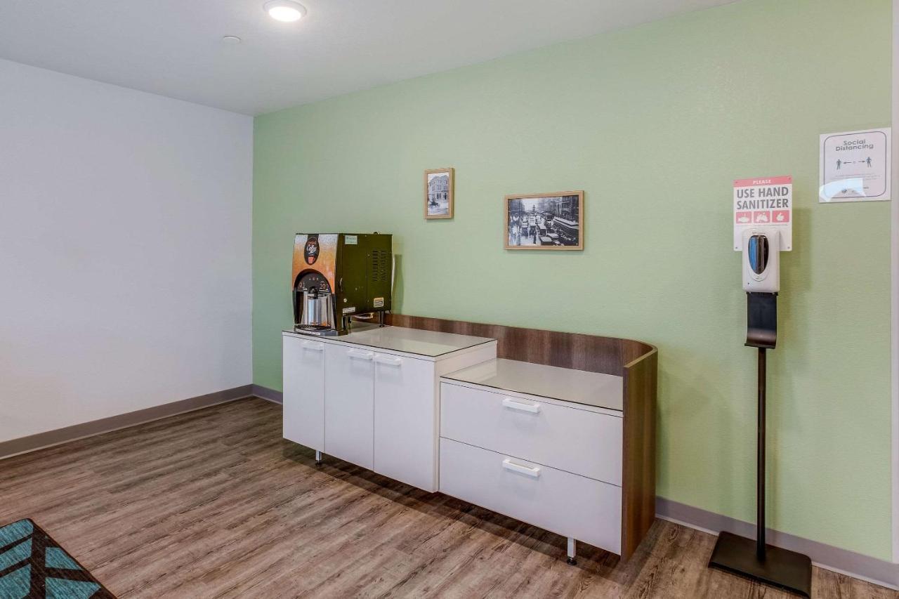 Woodspring Suites Detroit Farmington Hills Exterior foto