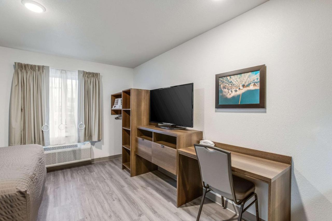 Woodspring Suites Detroit Farmington Hills Exterior foto