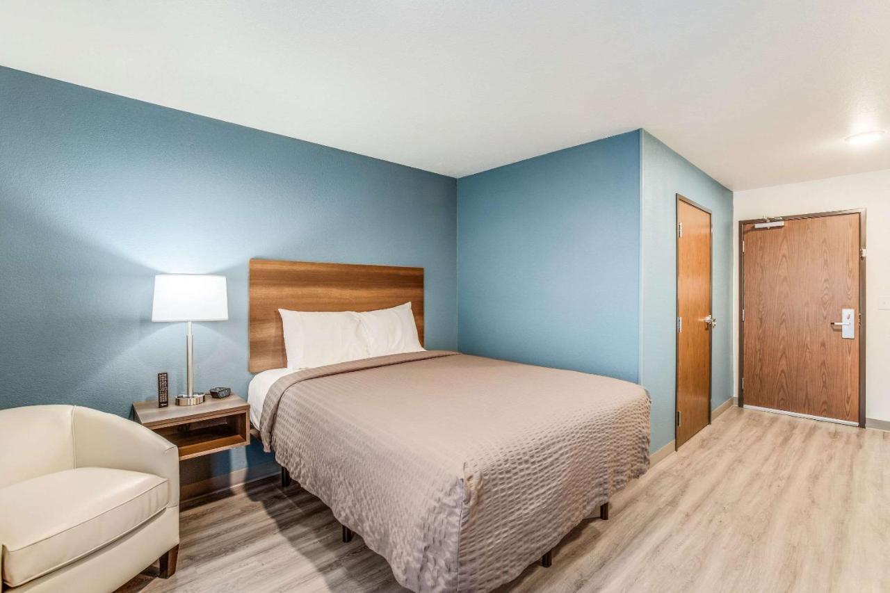 Woodspring Suites Detroit Farmington Hills Exterior foto