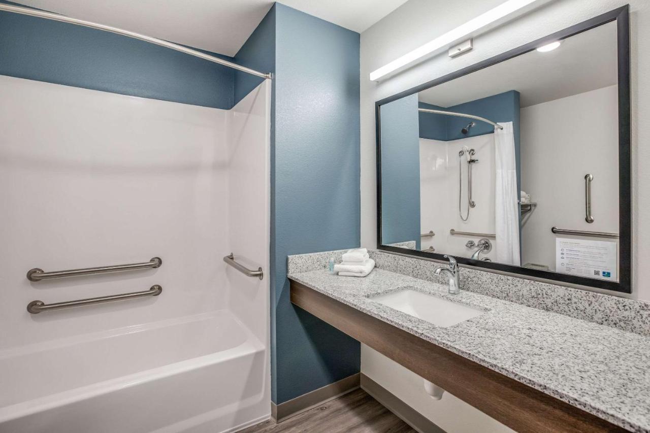 Woodspring Suites Detroit Farmington Hills Exterior foto