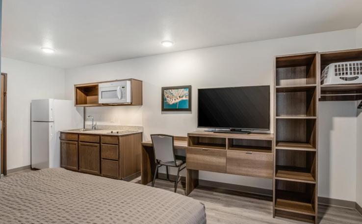 Woodspring Suites Detroit Farmington Hills Exterior foto